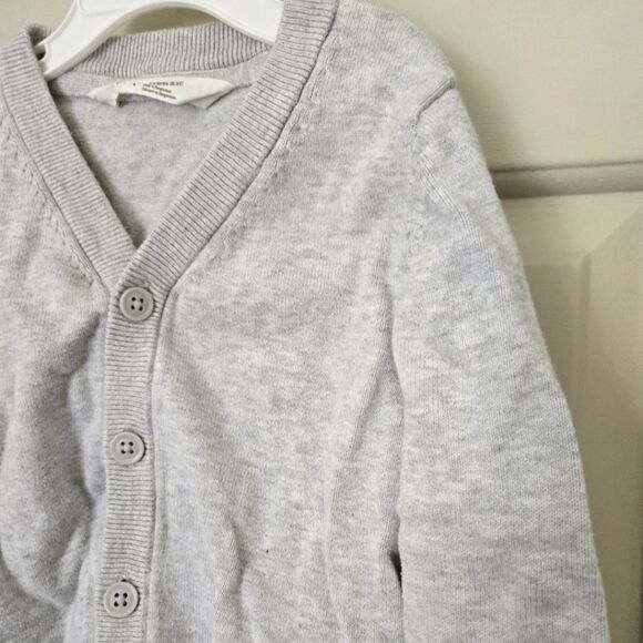 2/$15 H&M Light Gray Knit Cardigan 2-4 Yrs - Picture 2 of 4